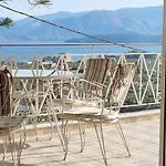 Sea View Apartment *
