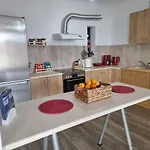Sea View Apartment *